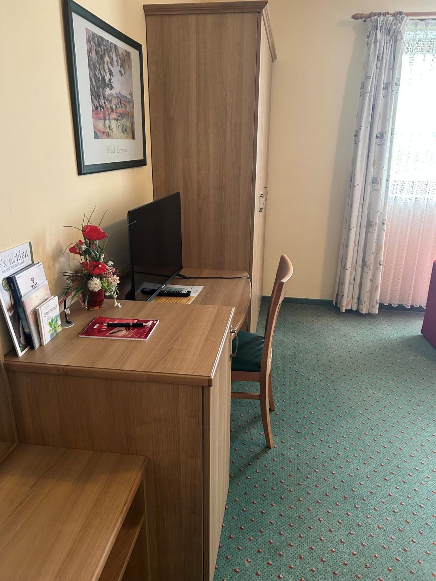 Hotel Garni Hubertushof Bad Fussing Bagian luar foto