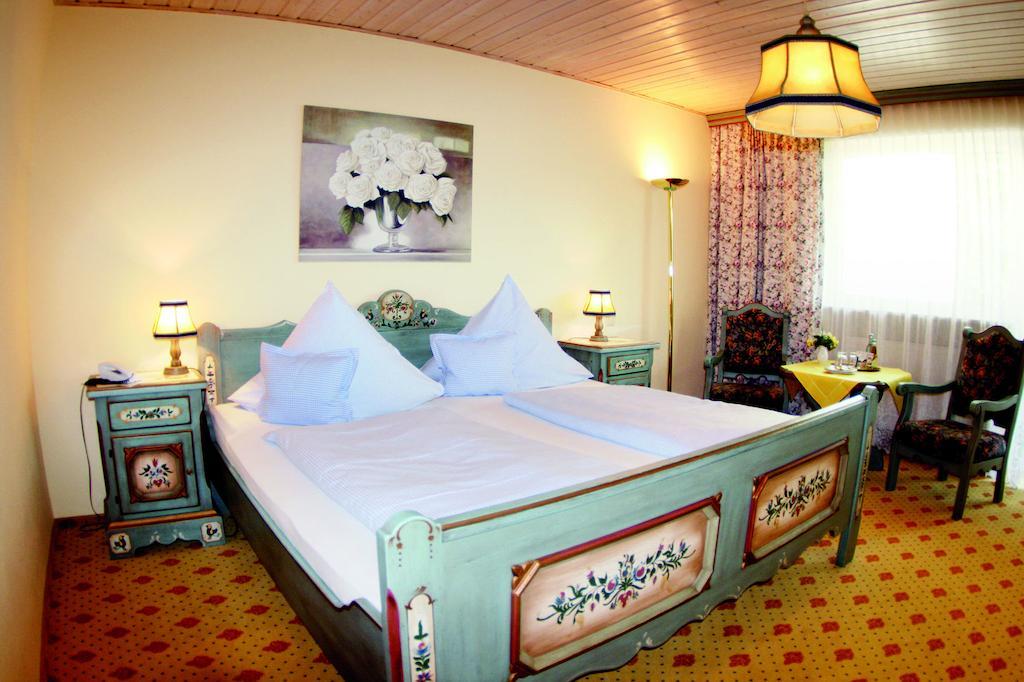 Hotel Garni Hubertushof Bad Fussing Ruang foto