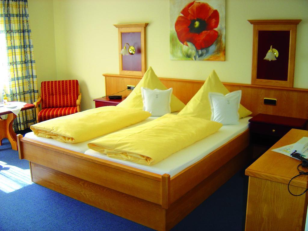 Hotel Garni Hubertushof Bad Fussing Ruang foto